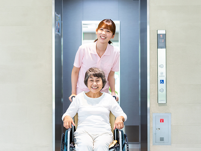 エレベーター完備で通いやすい院内環境